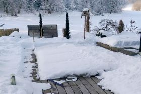 flexiroof-koi-im-Winter-bei-Schnee.jpg